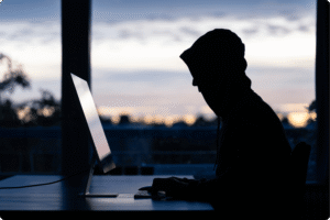 Quais são as principais plataformas digitais onde ocorre o cyberbullying?
